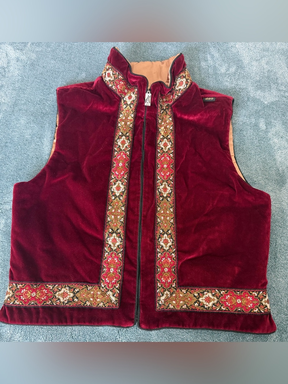 Rare Vintage Skea Paris/Vail Burgundy Velvet Embroidered Trim Vest Size S Boho